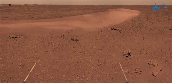 祝融号传回最新高清火星照片：火星岩石纹理特征清晰可见