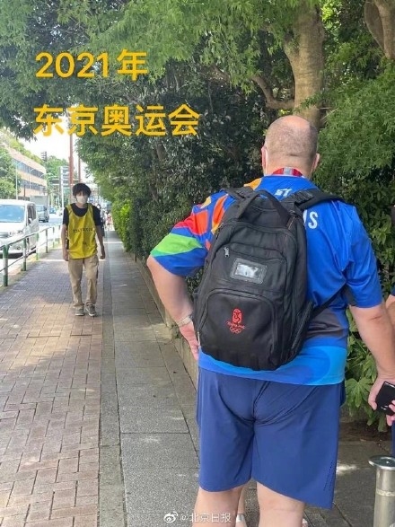东京奥运会惊现北京奥运会纪念书包(,网友：13年了,质量杠杠的)