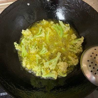 干锅花菜最好吃的做法(干锅菜花的做法)