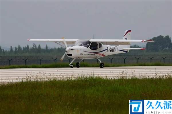 领雁AG50轻型运动飞机首飞成功：1.25米宽大座舱