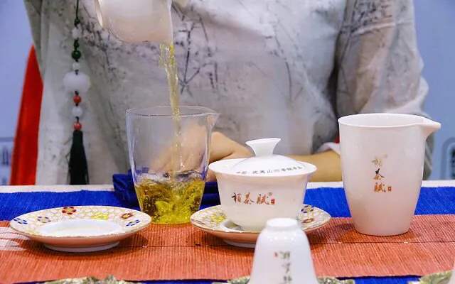 中国茶艺表演36步骤(茶道表演)