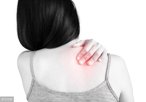 女性后背疼警惕四种病(后背疼是什么病)