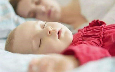 培养孩子自己睡觉的做法 如何培养小孩独立睡觉