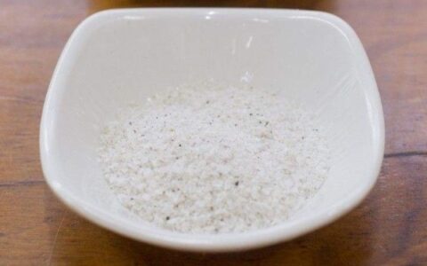 正常人一天吃多少盐合适 做菜时放多少盐好
