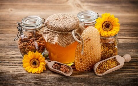 菊花蜂蜜水有什么功效 菊花蜂蜜能一起泡吗