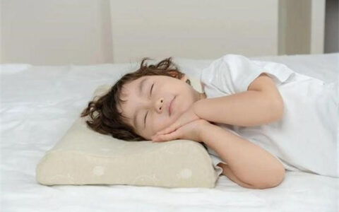 8岁孩子睡眠姿势不正确的原因