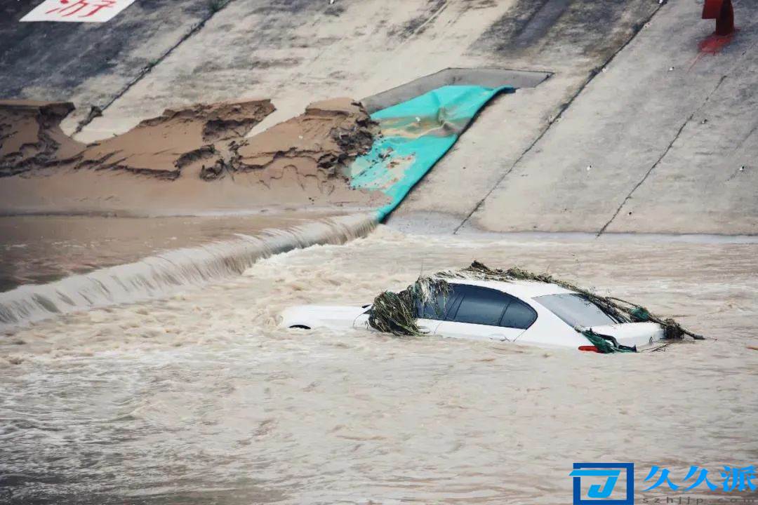 被郑州暴雨淹没的车后来都怎样了(车被洪水淹了国家有补贴吗)