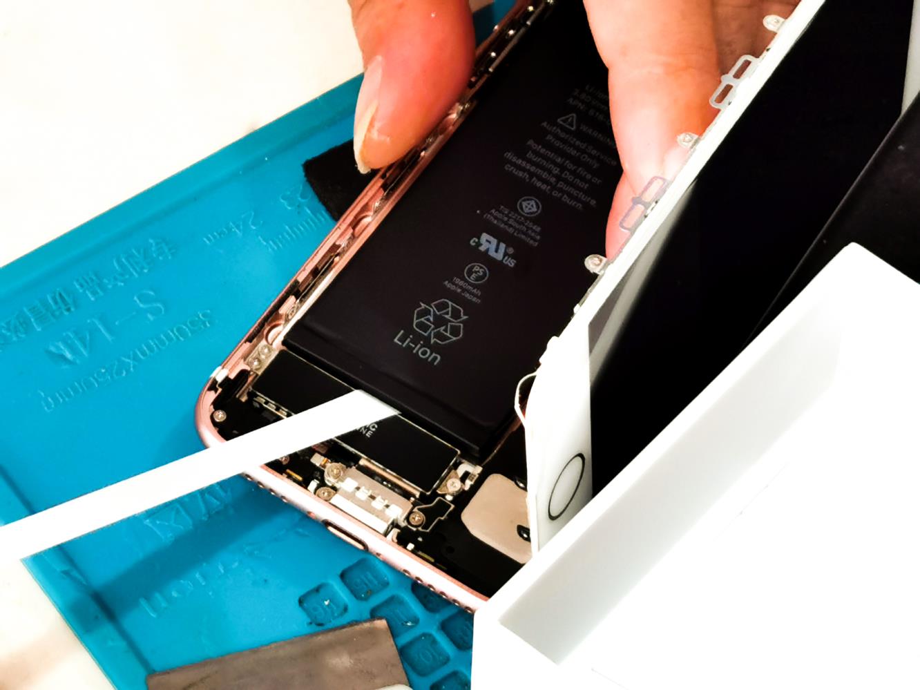 苹果7电池多少毫安怎么样（iphone7拆机换电池教程）