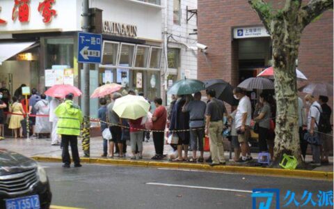上海人台风天排长队买月饼(上海是台风多发地区吗)