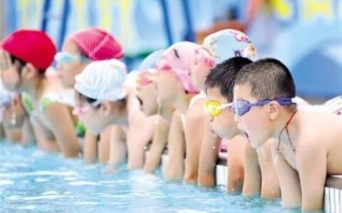 儿童学游泳需要准备什么东西(小孩子学游泳要准备什么东西)