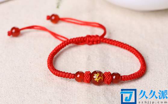 本命年红绳可以和金手镯一起戴吗(本命年红绳可以和银手镯戴一起吗)