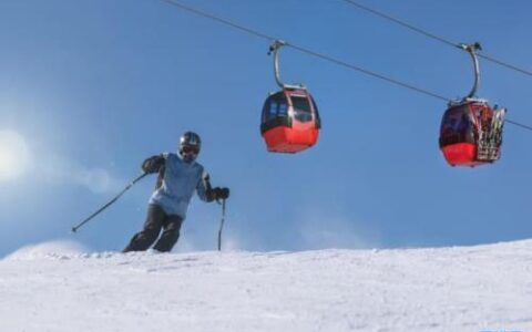 一个雪季花7万今冬滑雪有多火?(高山滑雪)