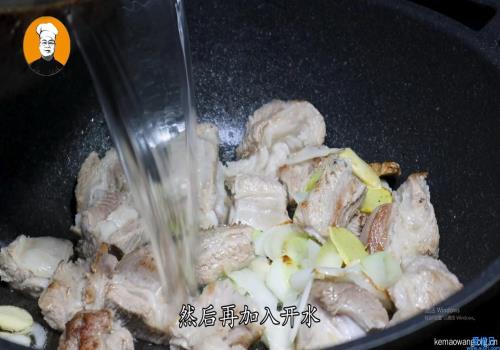 莲藕排骨汤的做法窍门「排骨炖藕怎么做好吃又简单」