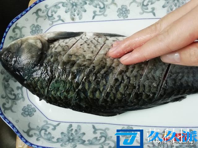 黑鲳鱼，煎鱼的时候要怎么做鱼皮才会不烂鱼肉粘锅怎么处理