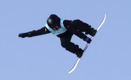 荣格获得单板滑雪女子大跳台第5名(19岁小将荣格获得单板滑雪女子大跳台第5名)