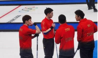 中国男子冰壶队的绅士风度(中国男子冰壶队展现十足的绅士风度)